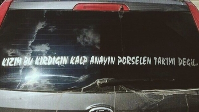 Araba Camındaki Yazı Sticker Nasıl Silinir