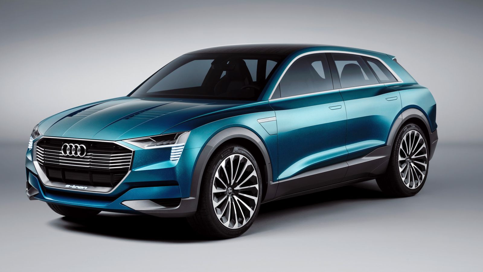 Audi e-tron, Firmanın İlk Elektrikli SUV'u piyasaya hızlı bir giriş yaptı.